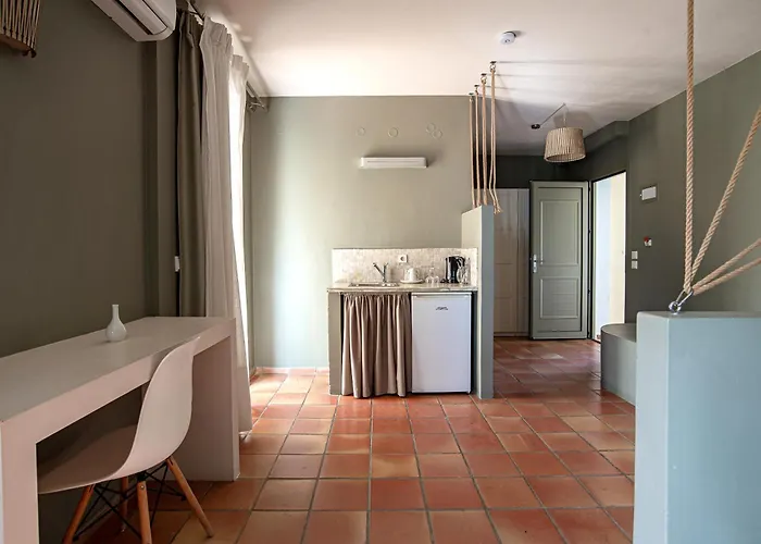 Mounda Retreat Szálloda 3*