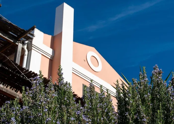 Mounda Retreat Szálloda 3*